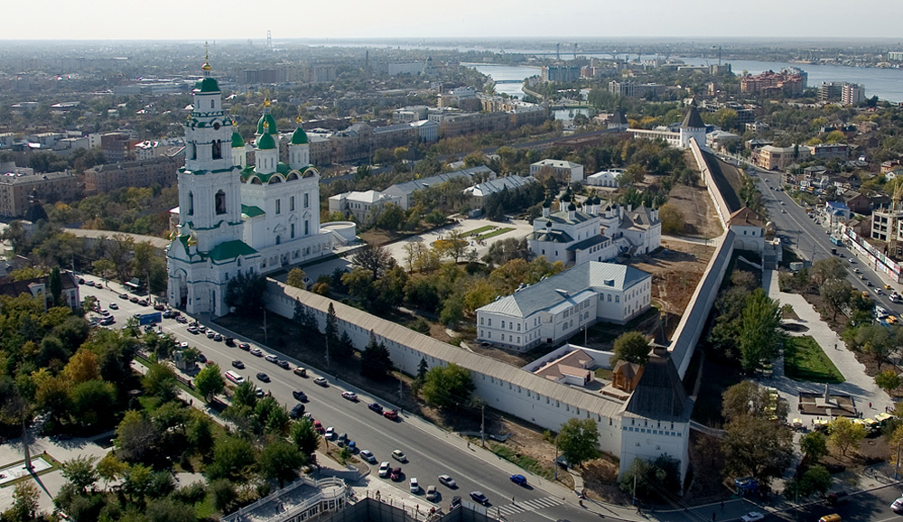 Астраханский кремль — единственная в России каменная крепость в дельте Волги. Поставлен в 1582–1589 годах после присоединения Астраханского ханства к Москве в 1556 году.