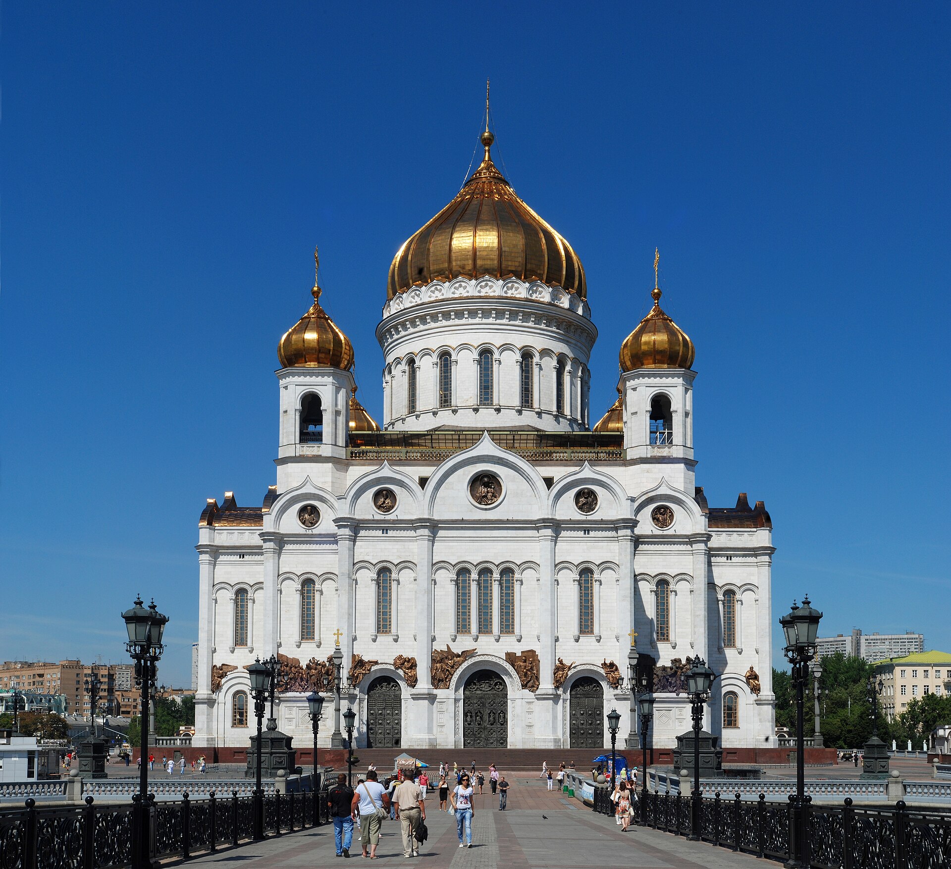 Московский Кремль и Красная площадь — точка, с которой удобнее всего начинать любой разговор о России. Виды отсюда расходятся во все семь направлений русской истории.