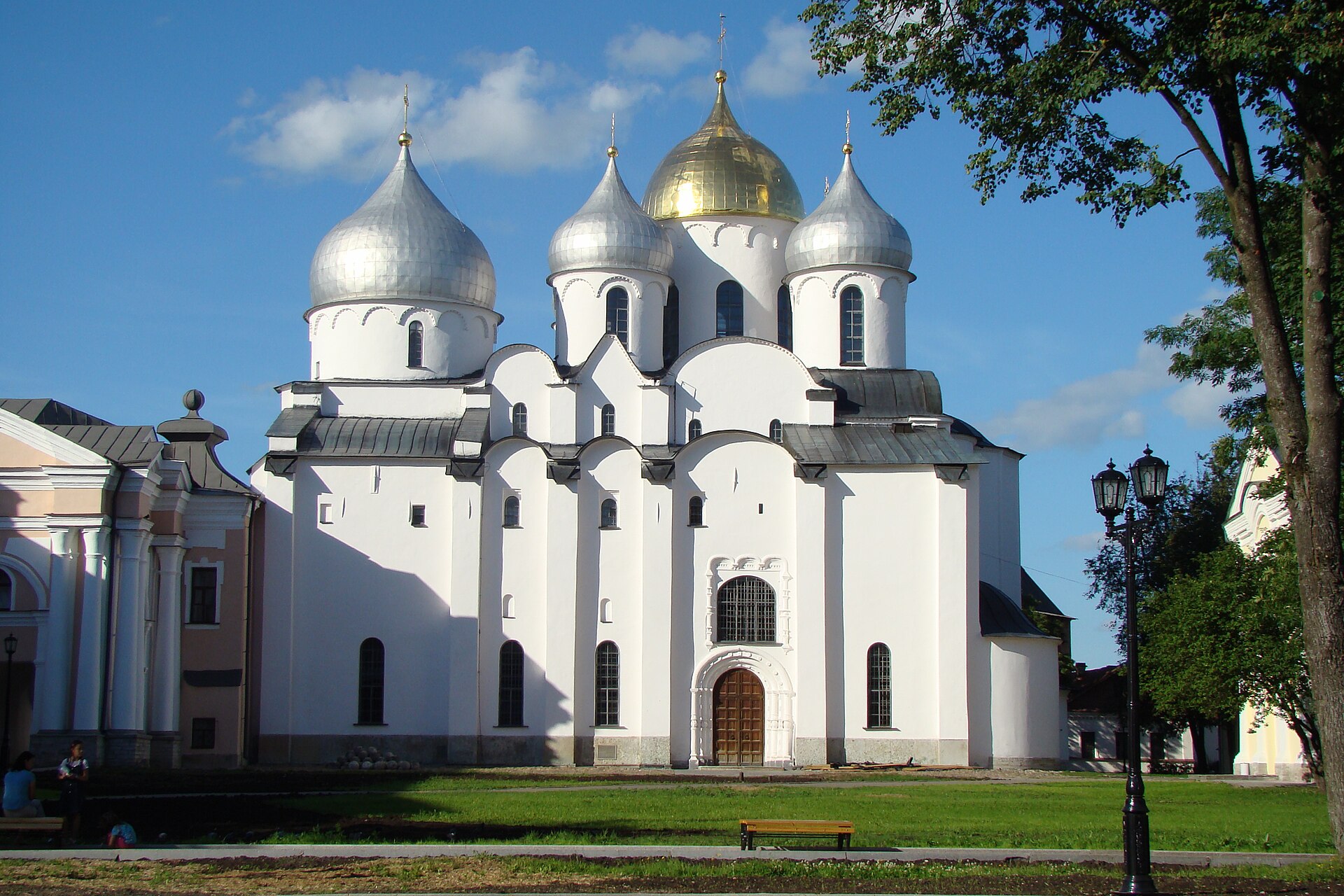 Софийский собор в Великом Новгороде, построен 1045–1050 годах сыном Ярослава Мудрого князем Владимиром. Один из старейших каменных храмов Руси и единственный сохранившийся в этом виде.